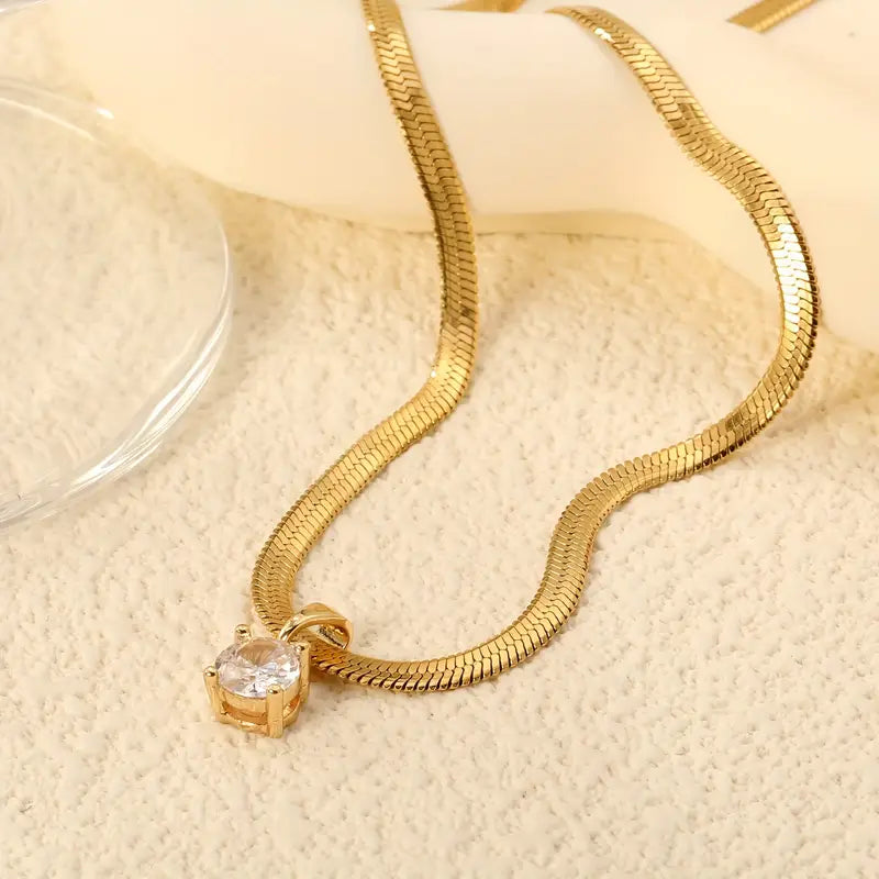 Collar elegante con colgante de strass | Oro