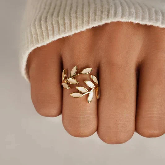 PURE | Anillo ajustable con hoja y ópalo blanco